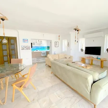 Ruime Woning Aan Zee * Didim