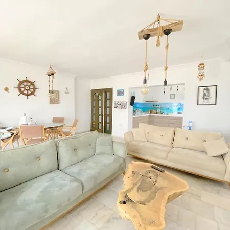 Ruime Woning Aan Zee Didim